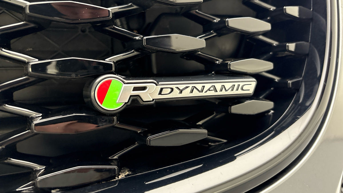 Jaguar F-PACE Image 26