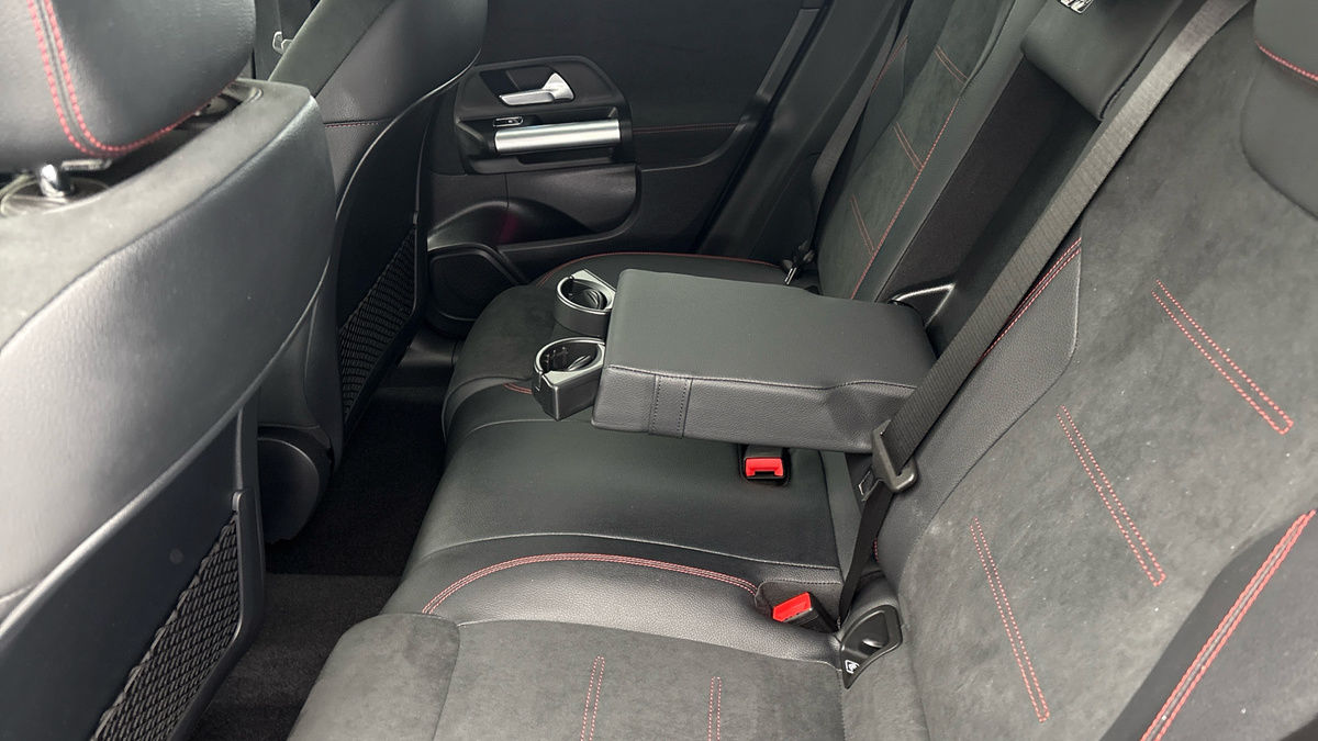 Mercedes-Benz EQA Image 9