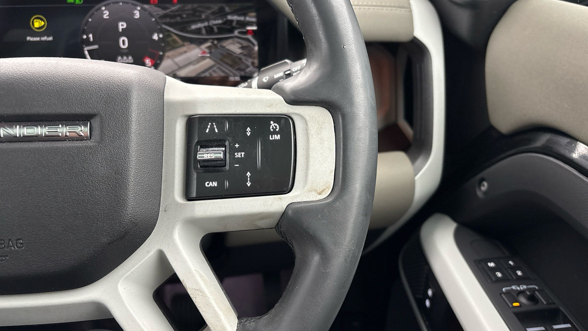 Land Rover Defender 110 Image 14