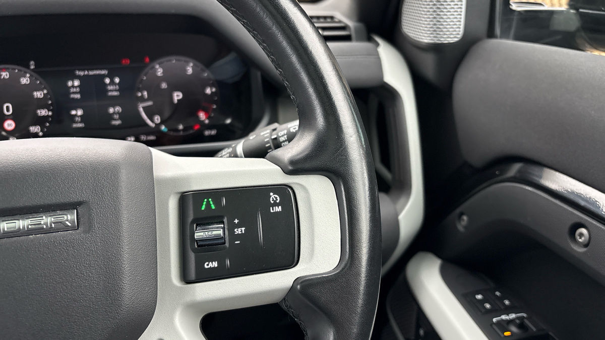 Land Rover Defender 130 Image 14