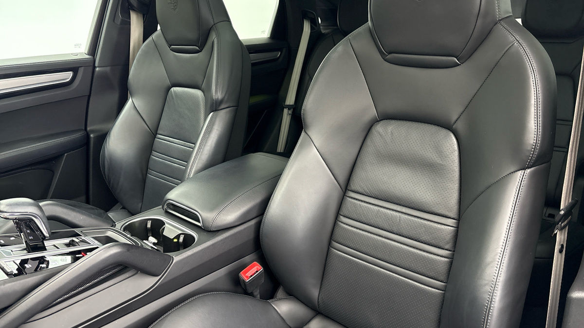 Porsche Cayenne Image 7