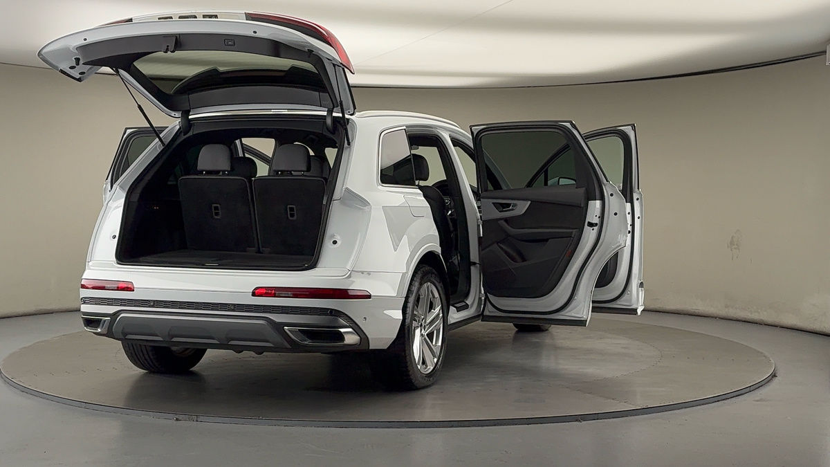 More views of Audi Q7