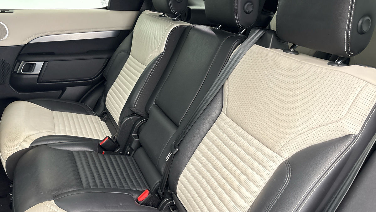 Land Rover Discovery Image 8