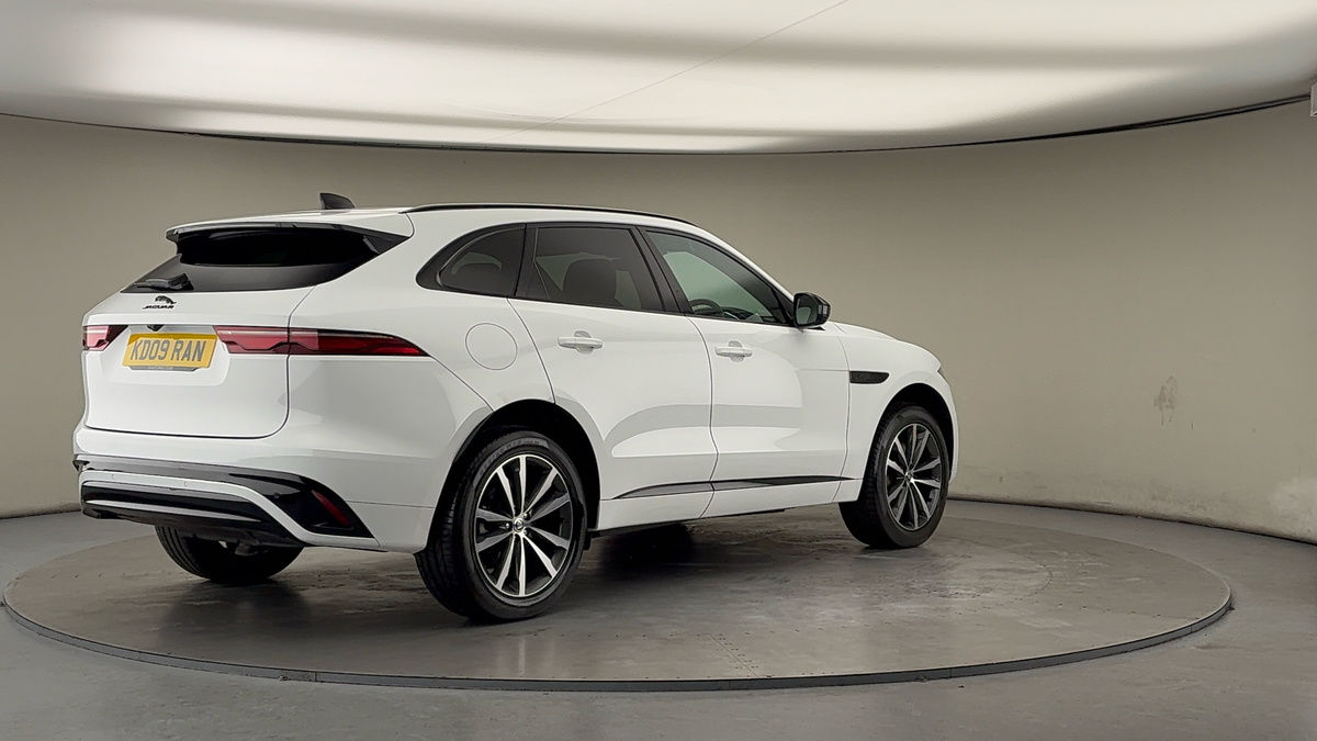 Jaguar F-PACE Image 21