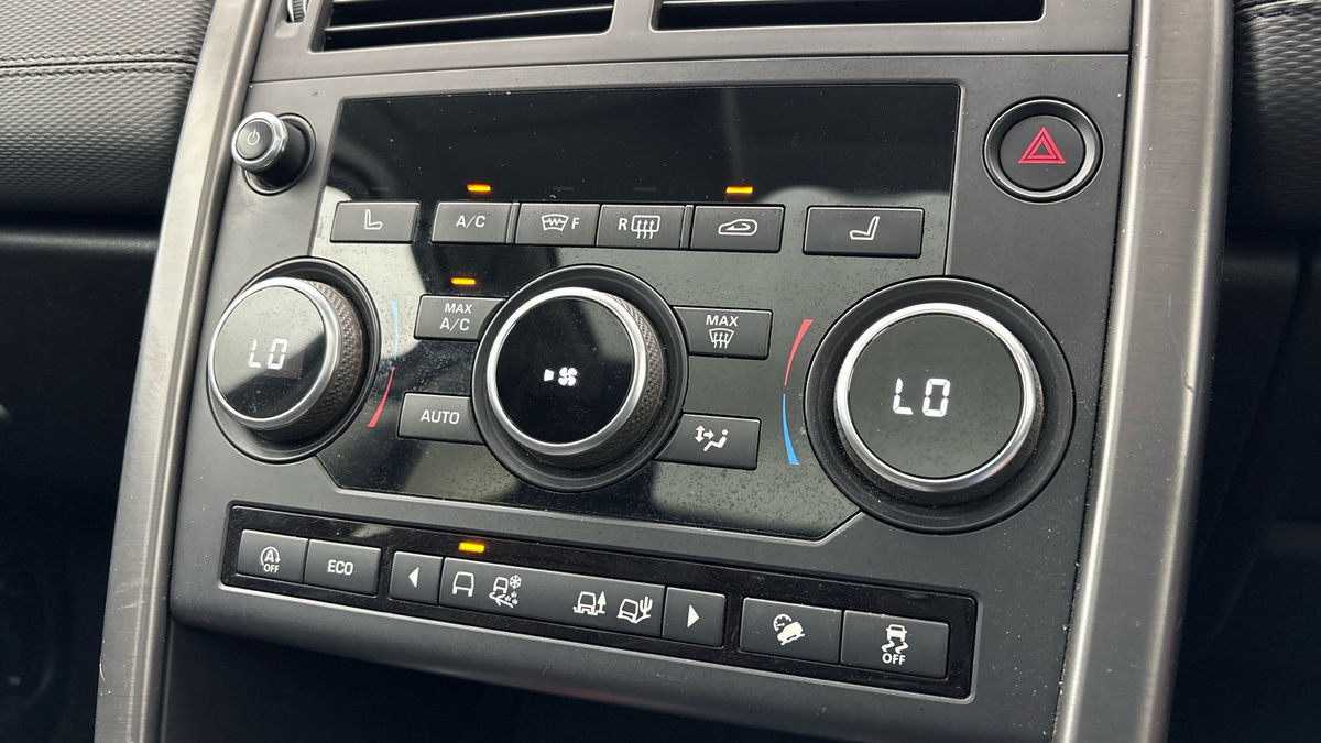 Land Rover Discovery Sport Image 25