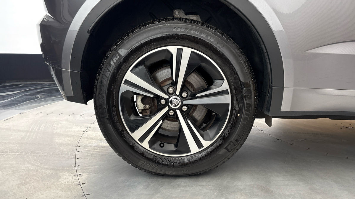 Jaguar E-PACE Image 10
