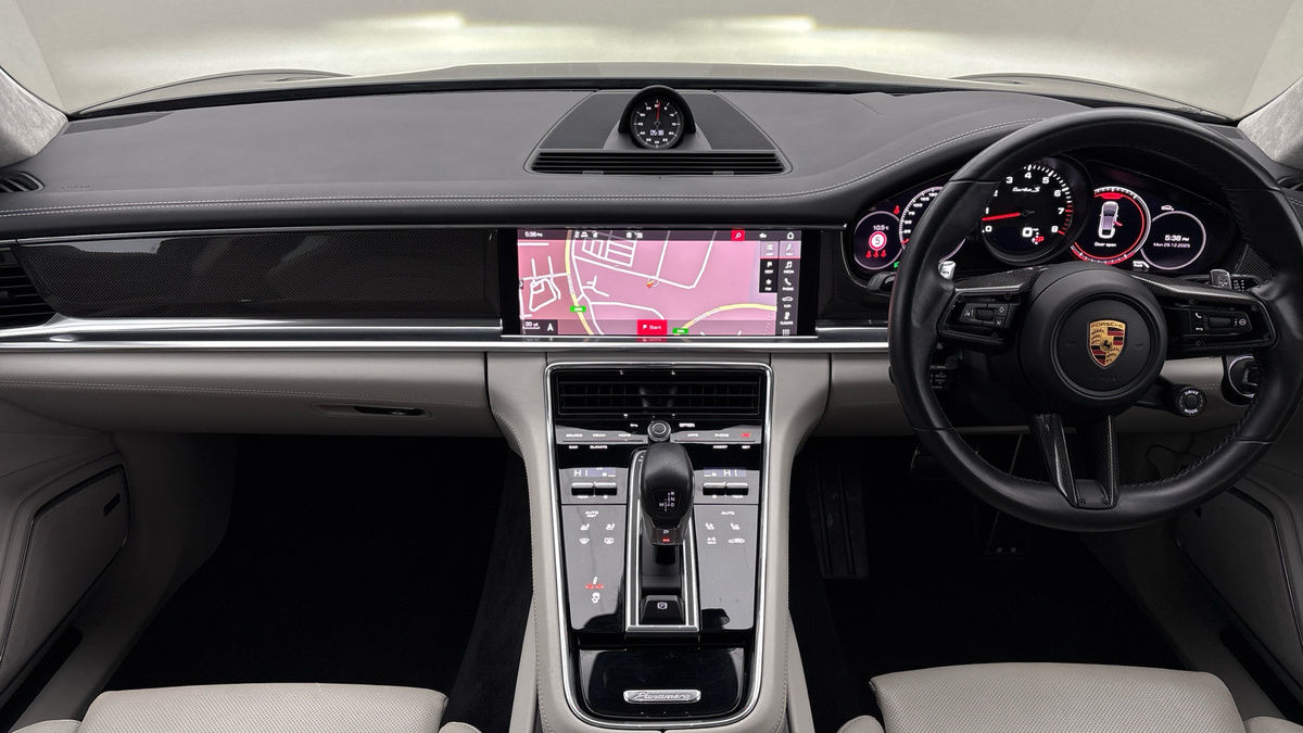 Porsche Panamera Image 12
