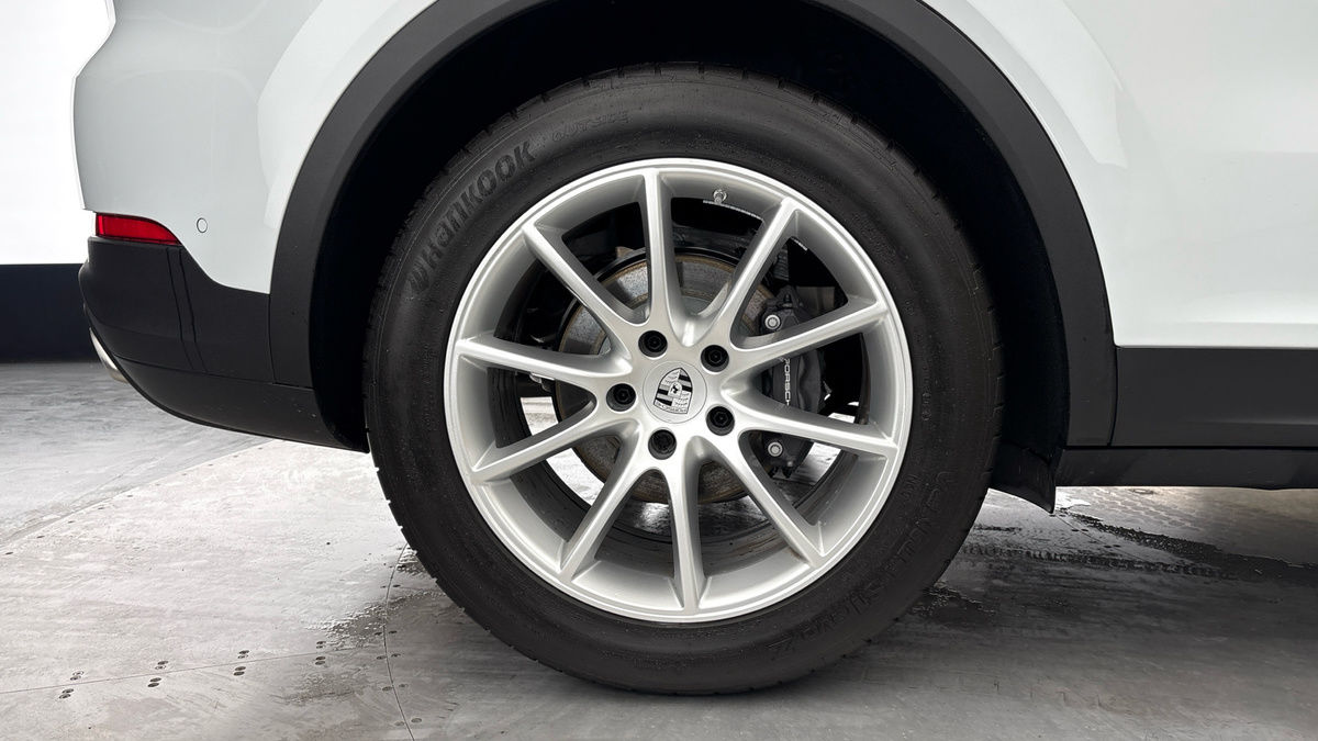 Porsche Cayenne Image 10