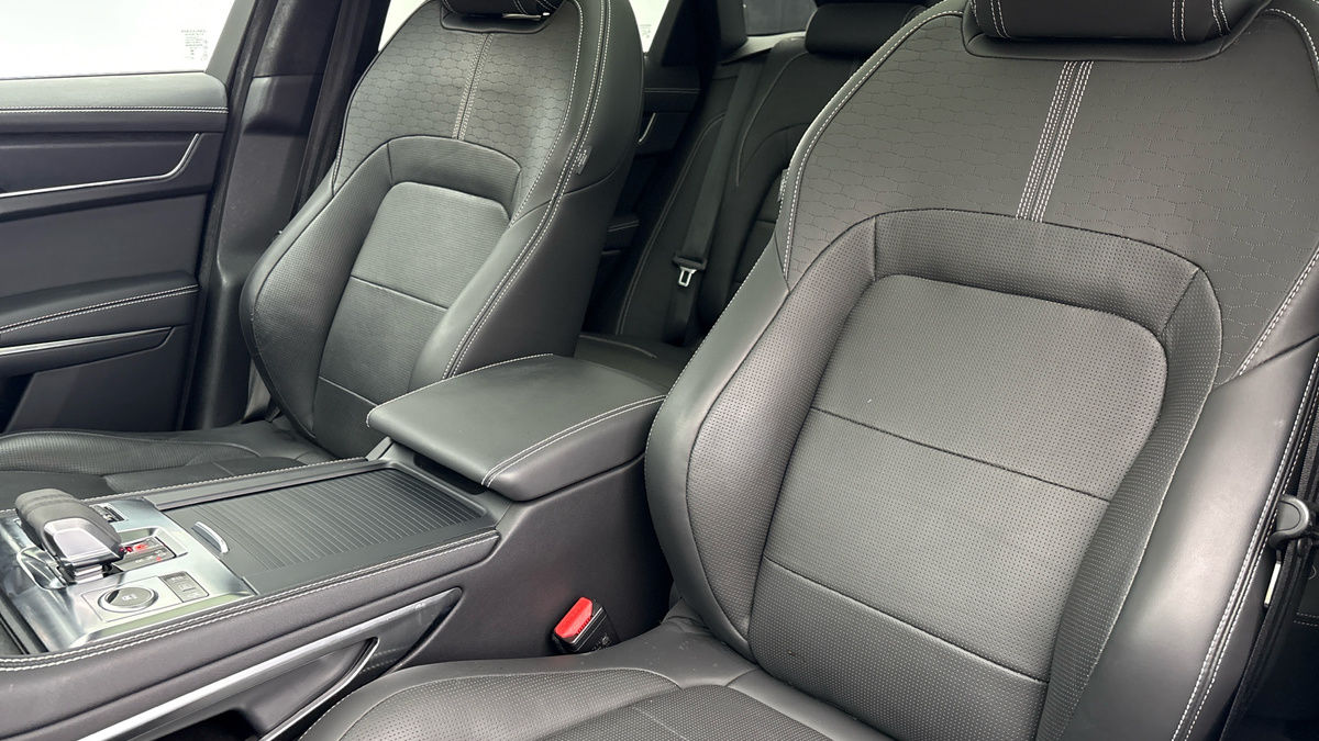 Jaguar F-PACE Image 7
