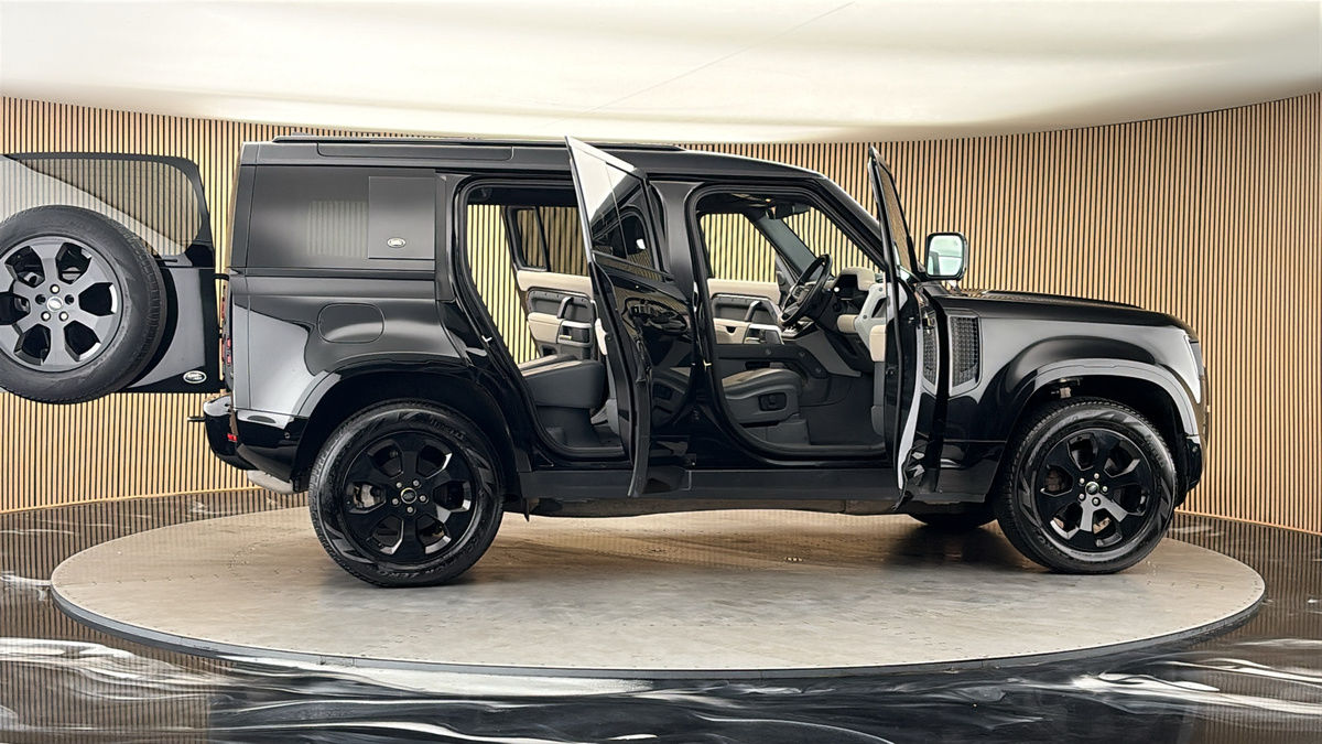 More views of Land Rover Defender 110