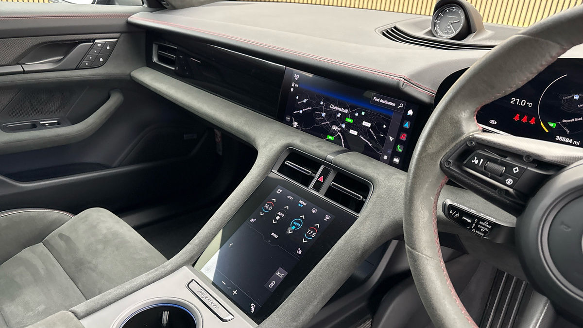 Porsche Taycan Image 18