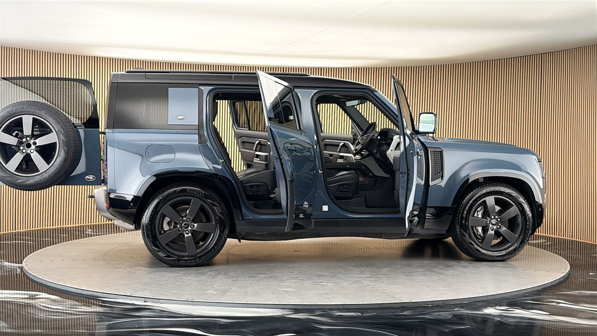 More views of Land Rover Defender 110
