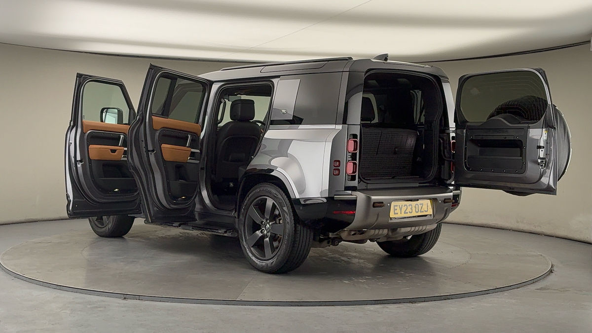 More views of Land Rover Defender 110