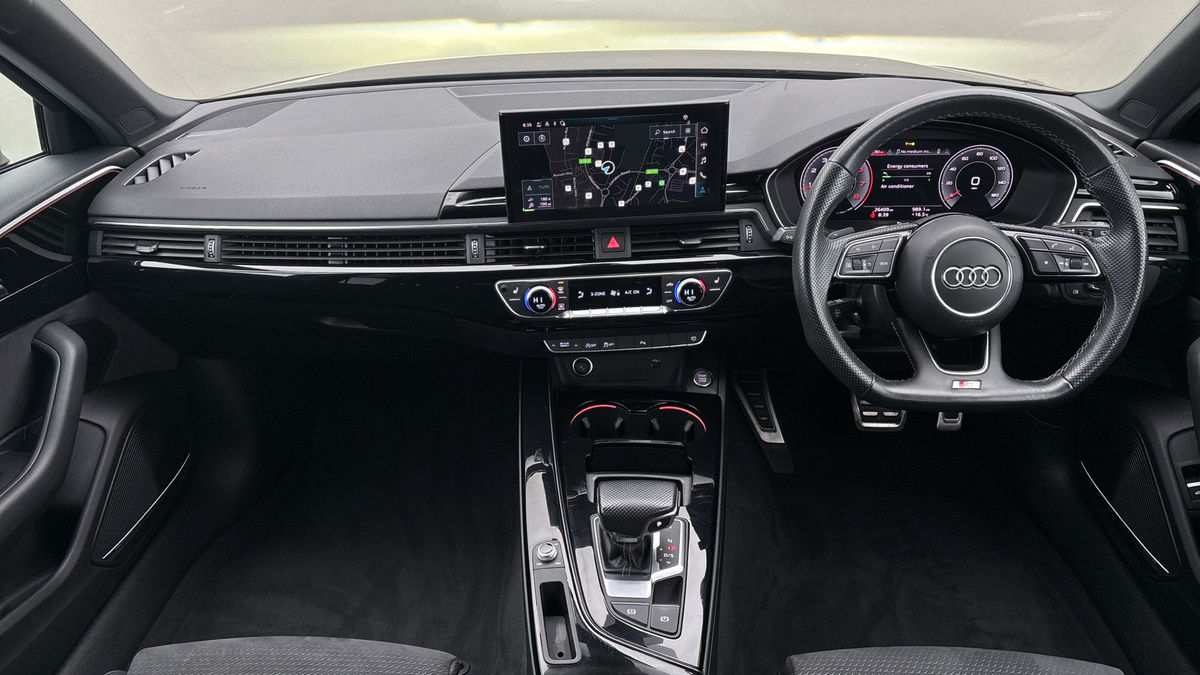 Audi A4 Avant Image 12