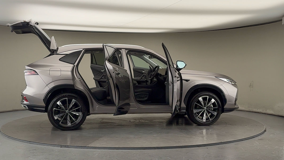 More views of MG MG HS