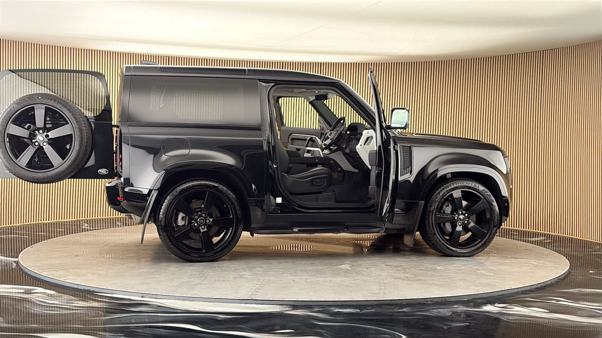 More views of Land Rover Defender 90