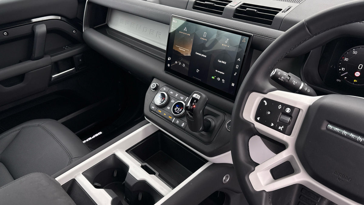 Land Rover Defender 110 Urban Image 18