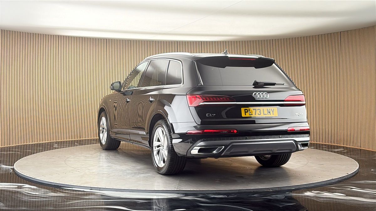 More views of Audi Q7