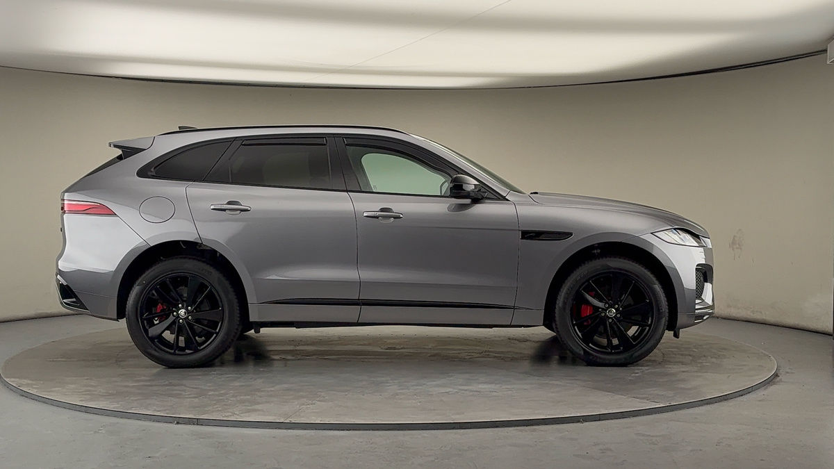 Jaguar F-PACE Image 16