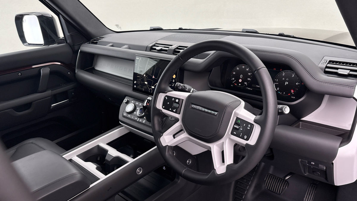 Land Rover Defender 130 Urban Image 5