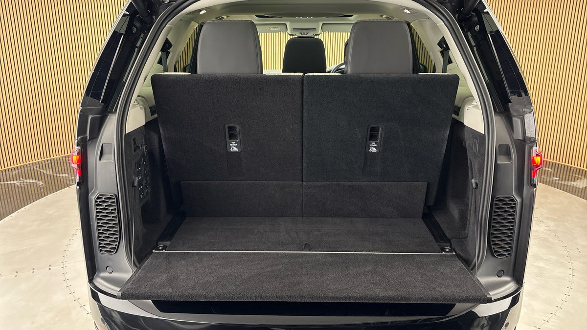 Land Rover Discovery Image 11