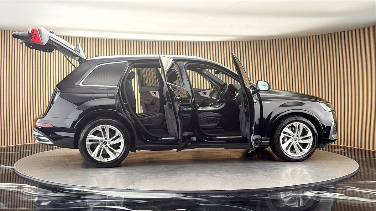 More views of Audi Q7