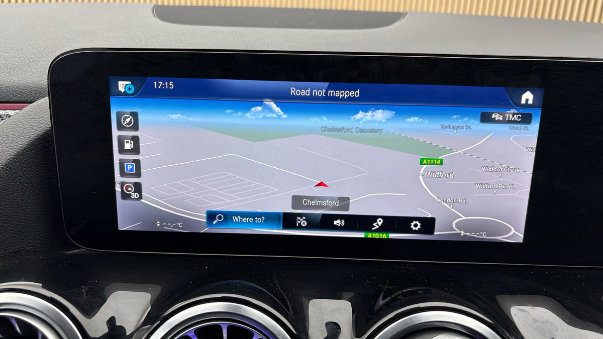 Mercedes-Benz GLA Image 17