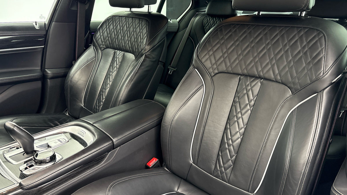 BMW 7 Series Image 7