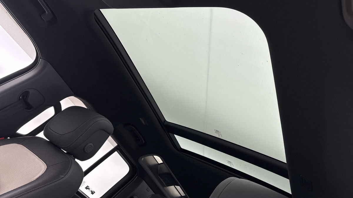 Land Rover Defender 110 Urban Image 6