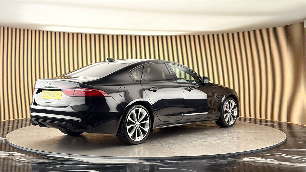 Jaguar XF Image 21