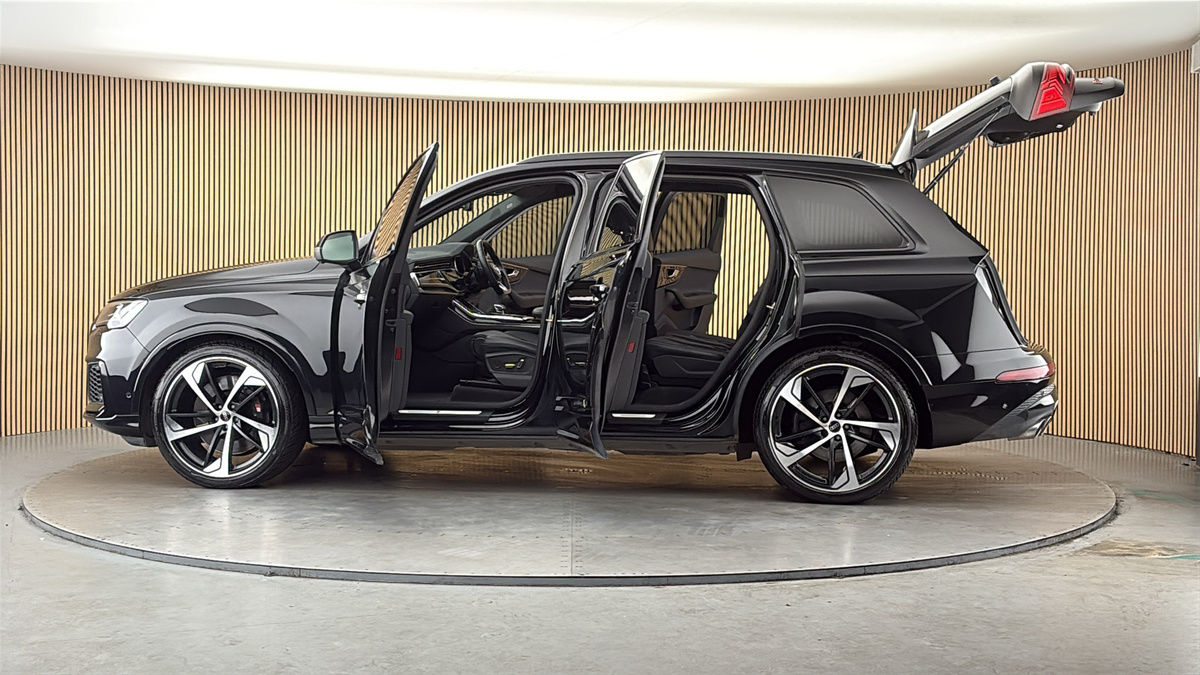 More views of Audi SQ7
