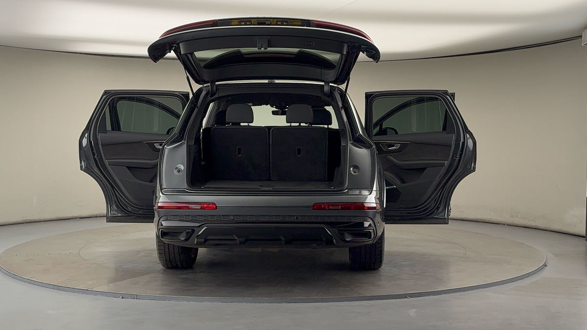 More views of Audi Q7