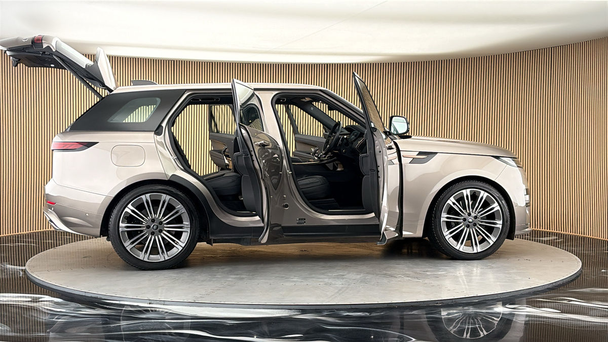 More views of Land Rover Range Rover Sport