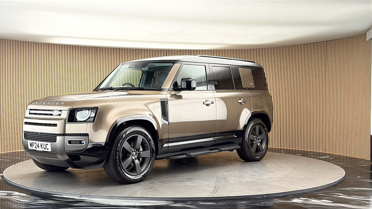 Land Rover Defender 110 Image 20