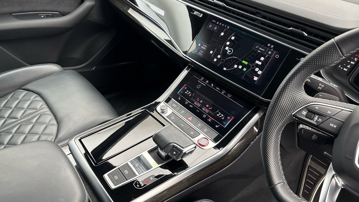 Audi SQ7 Image 18