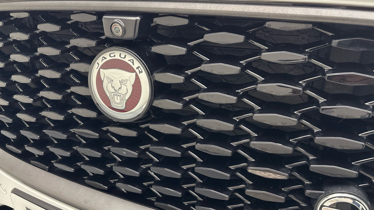 Jaguar F-PACE Image 24