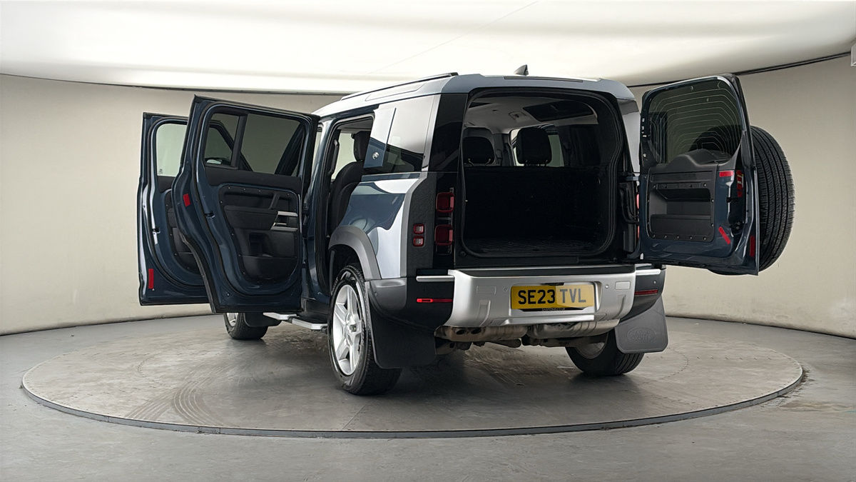 More views of Land Rover Defender 110