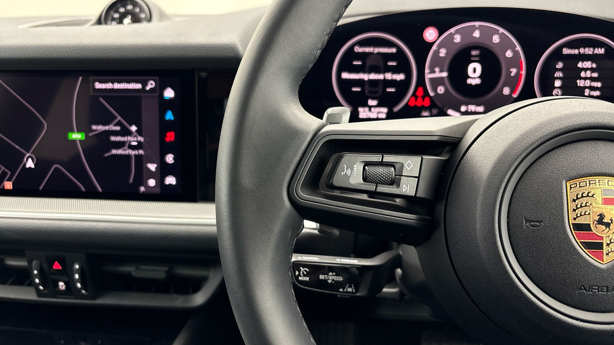 Porsche Cayenne Image 13