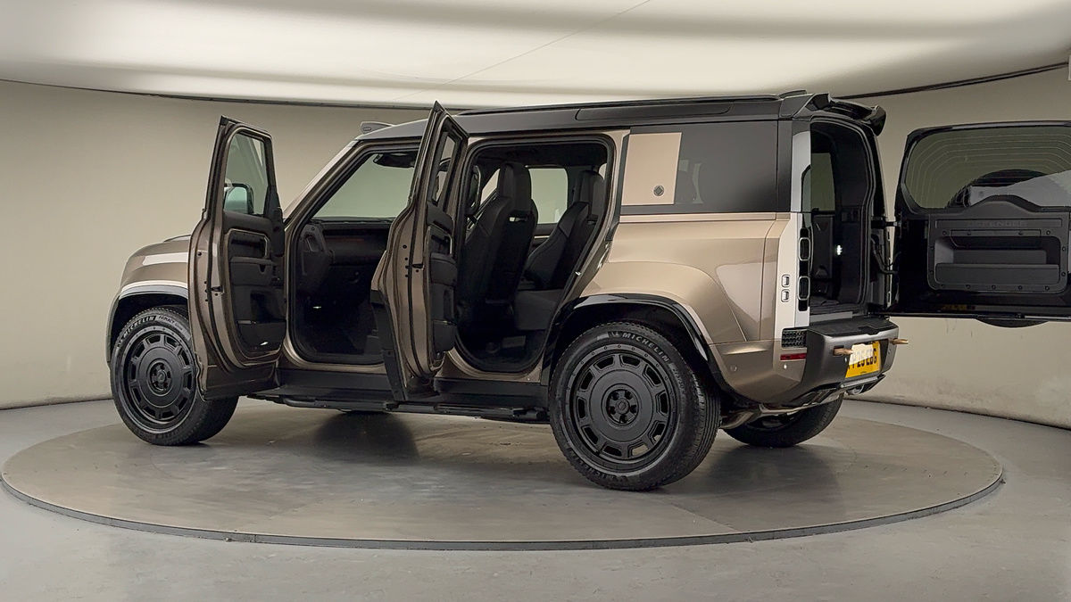 More views of Land Rover Defender 110