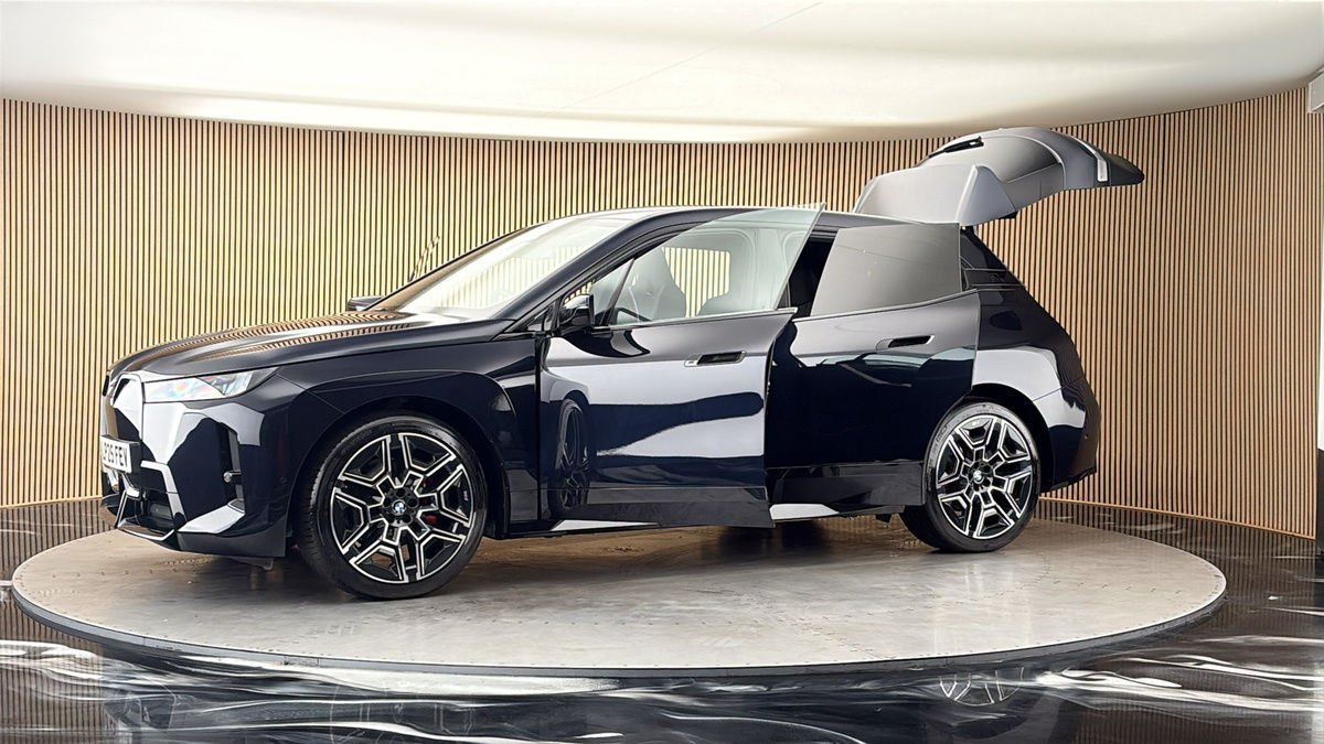 More views of BMW iX