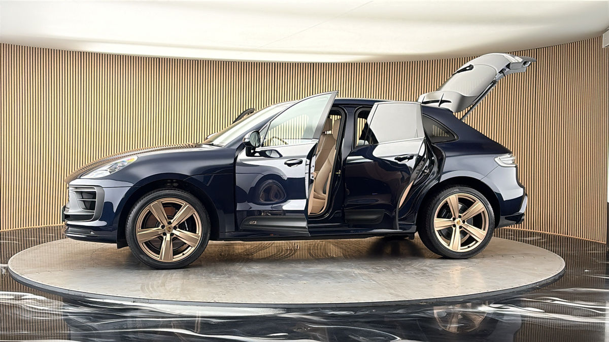 More views of Porsche Macan
