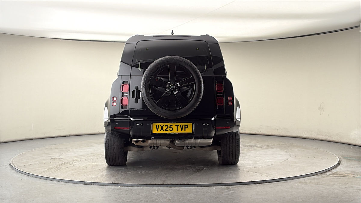 Land Rover Defender 110 Image 4