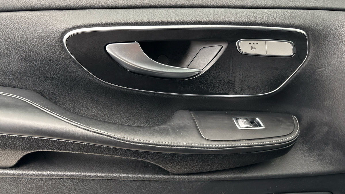 Mercedes-Benz V Class Image 19