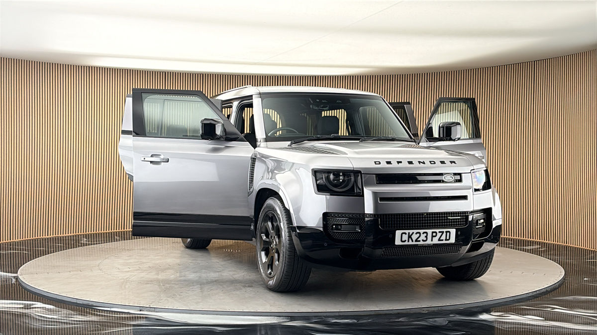 More views of Land Rover Defender 110