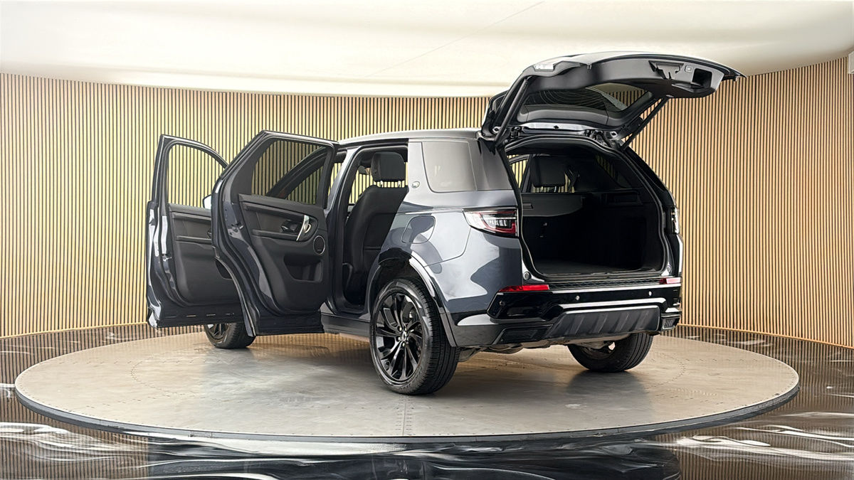 Land Rover Discovery Sport Image 23