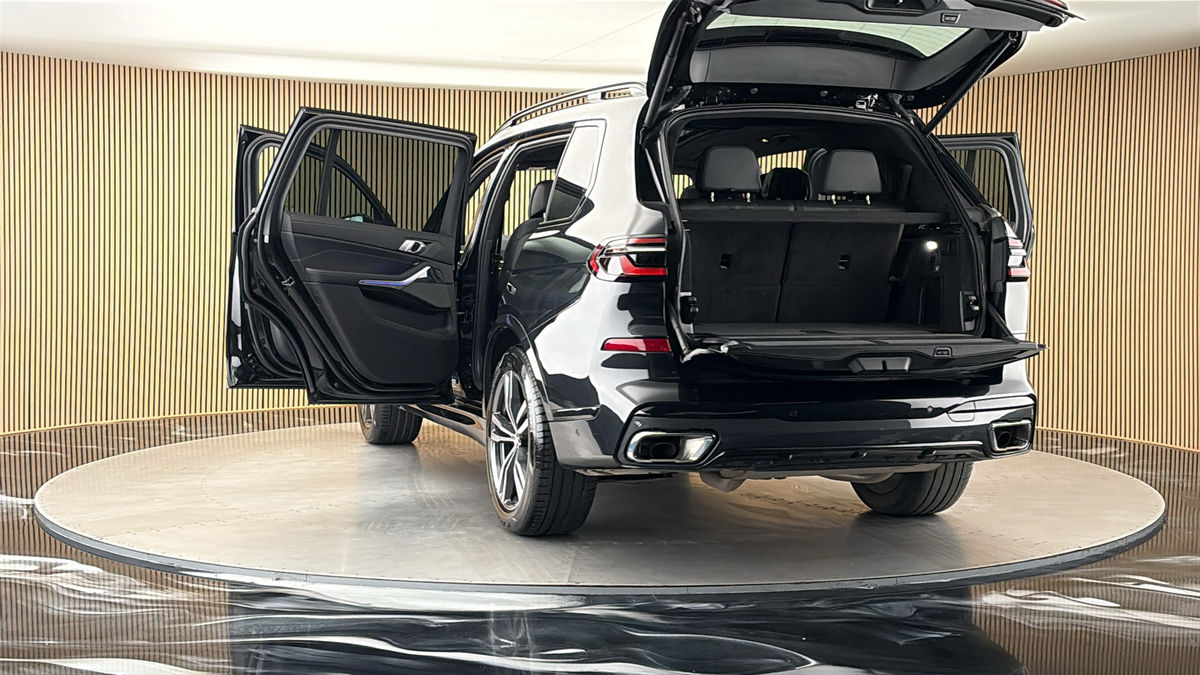 More views of BMW X7