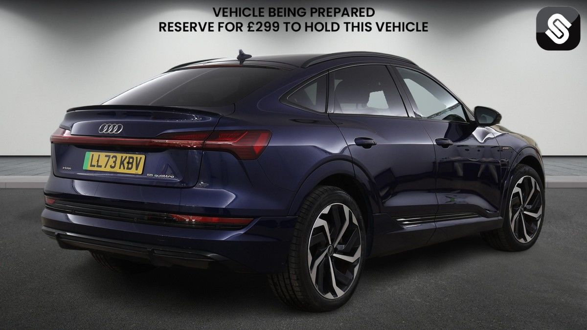 Audi e-tron Image 4