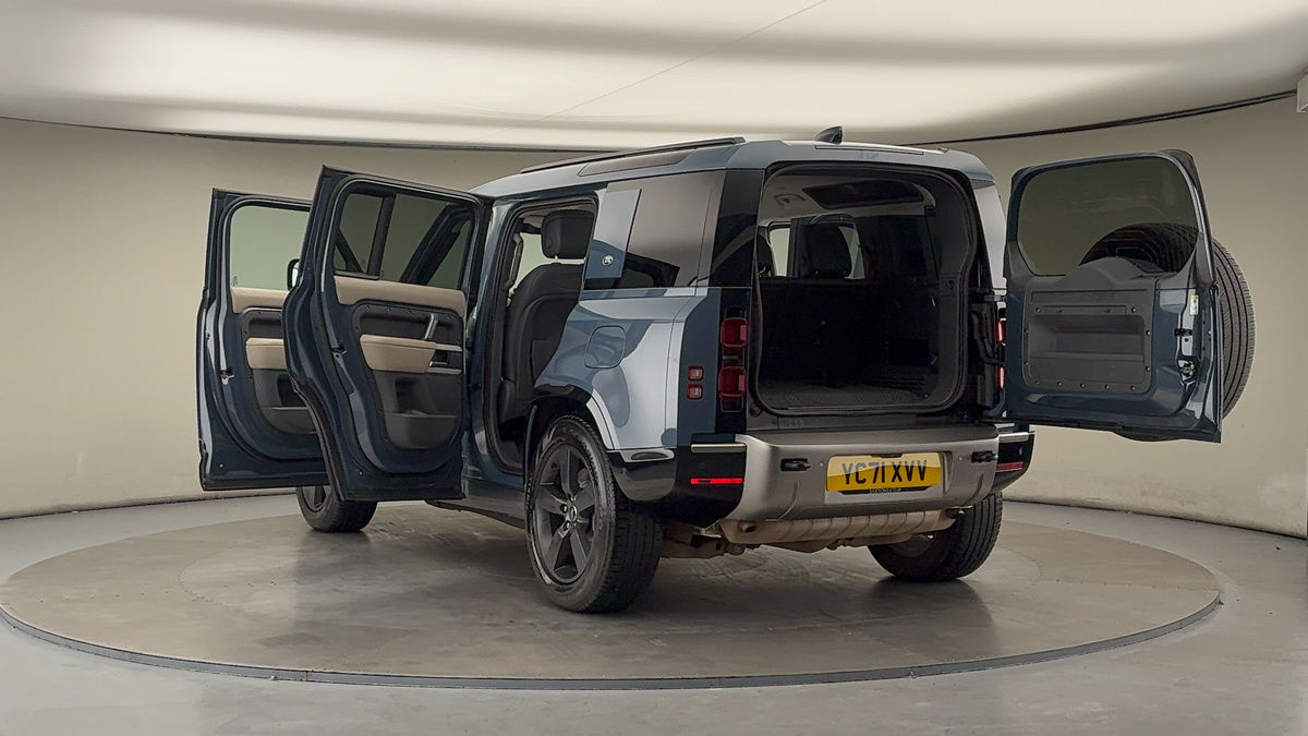 Land Rover Defender 110 Image 23