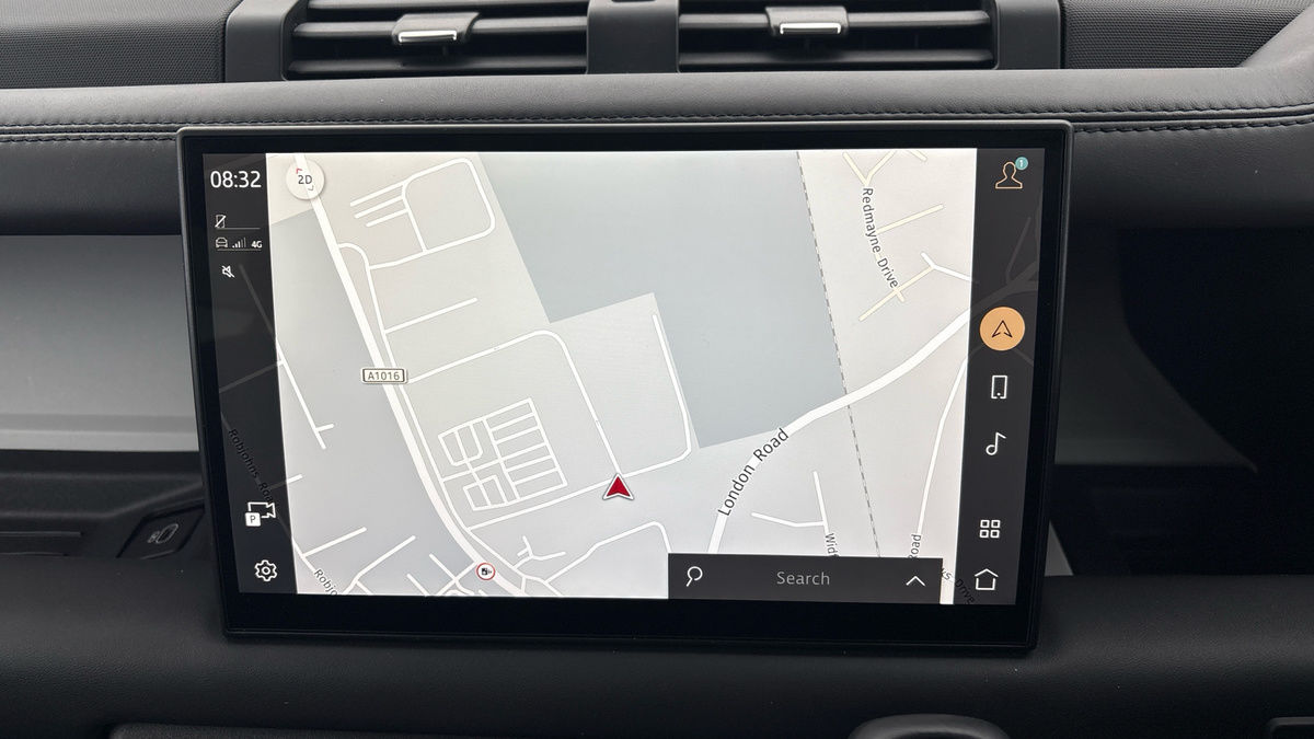 Land Rover Defender 130 Image 17