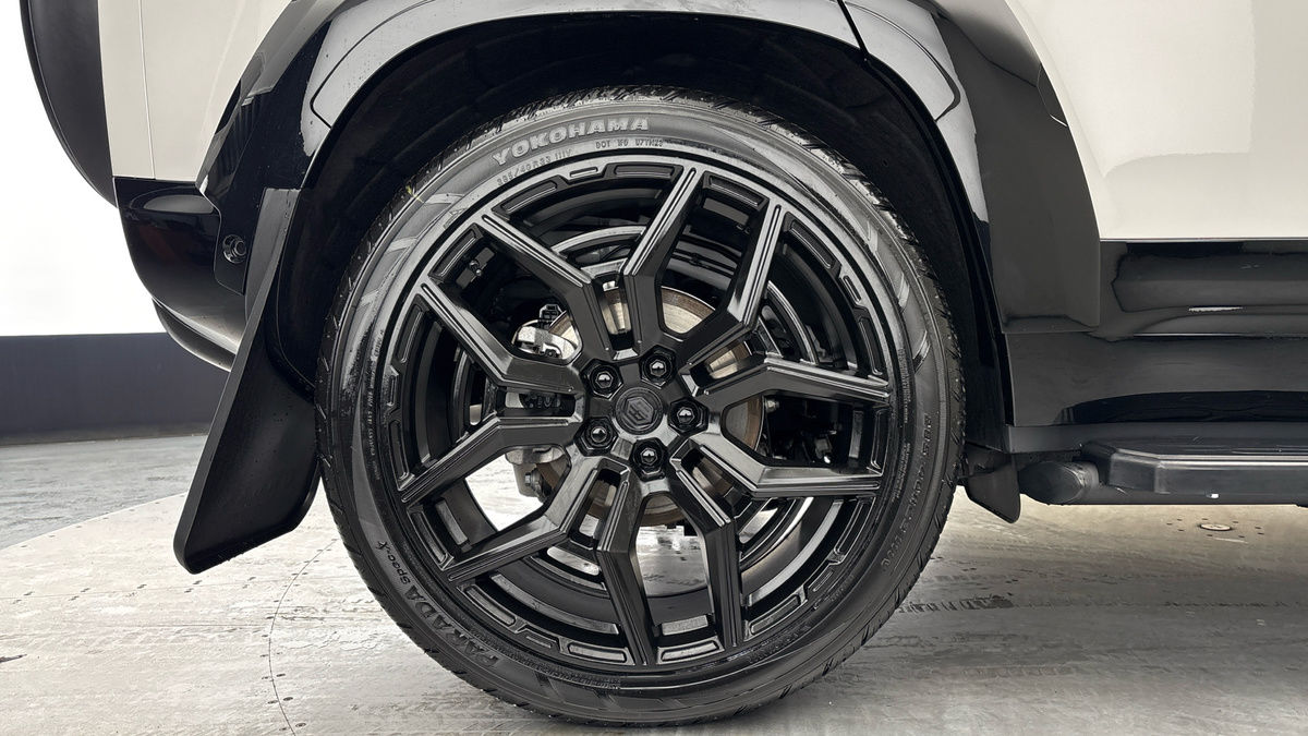 Land Rover Defender 110 Urban Image 10